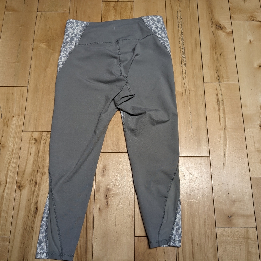 Old Navy Active Size XL Grey Camo Print Leggings Pants Activewear - Picture 7 of 9